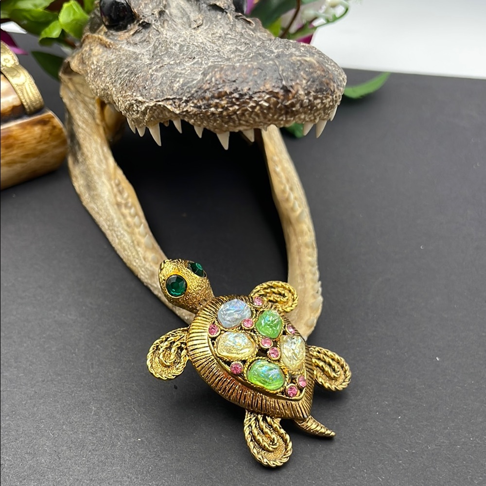 Hollycraft Turtle brooch vintage